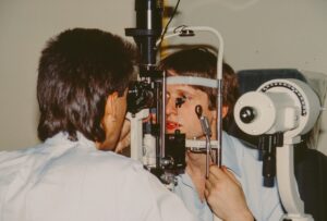 find emergency eye doctor