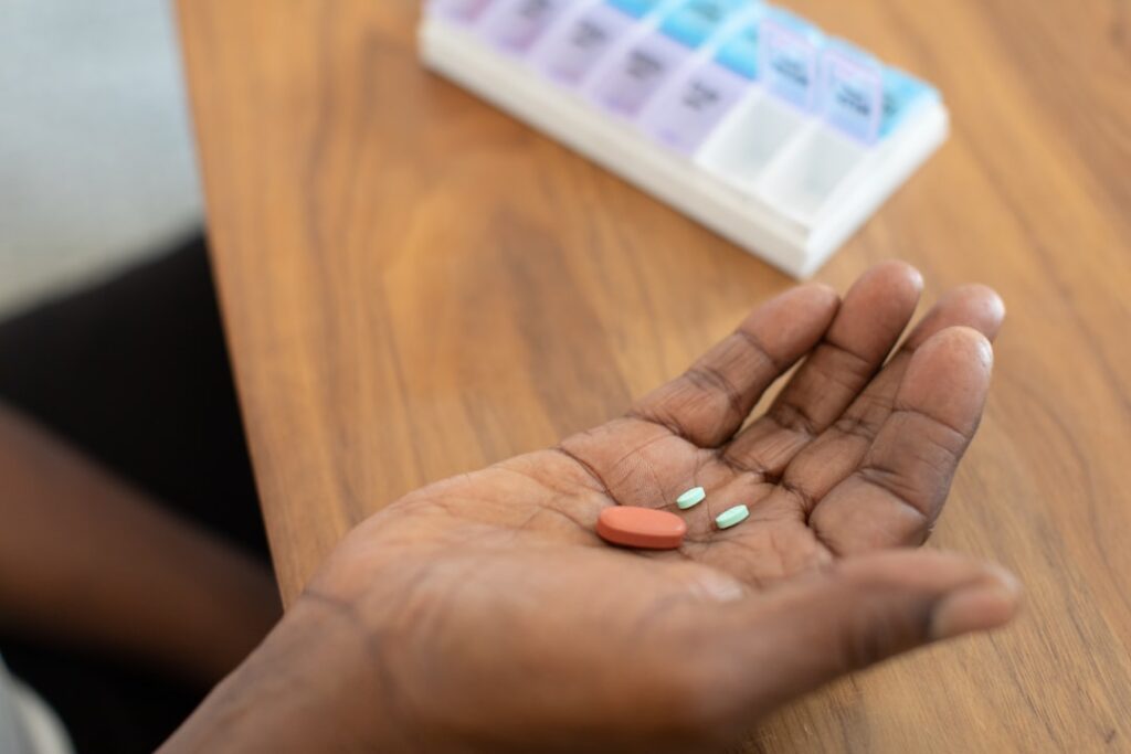 How to Switch Antidepressants Safely: What Cross-Tapering Means