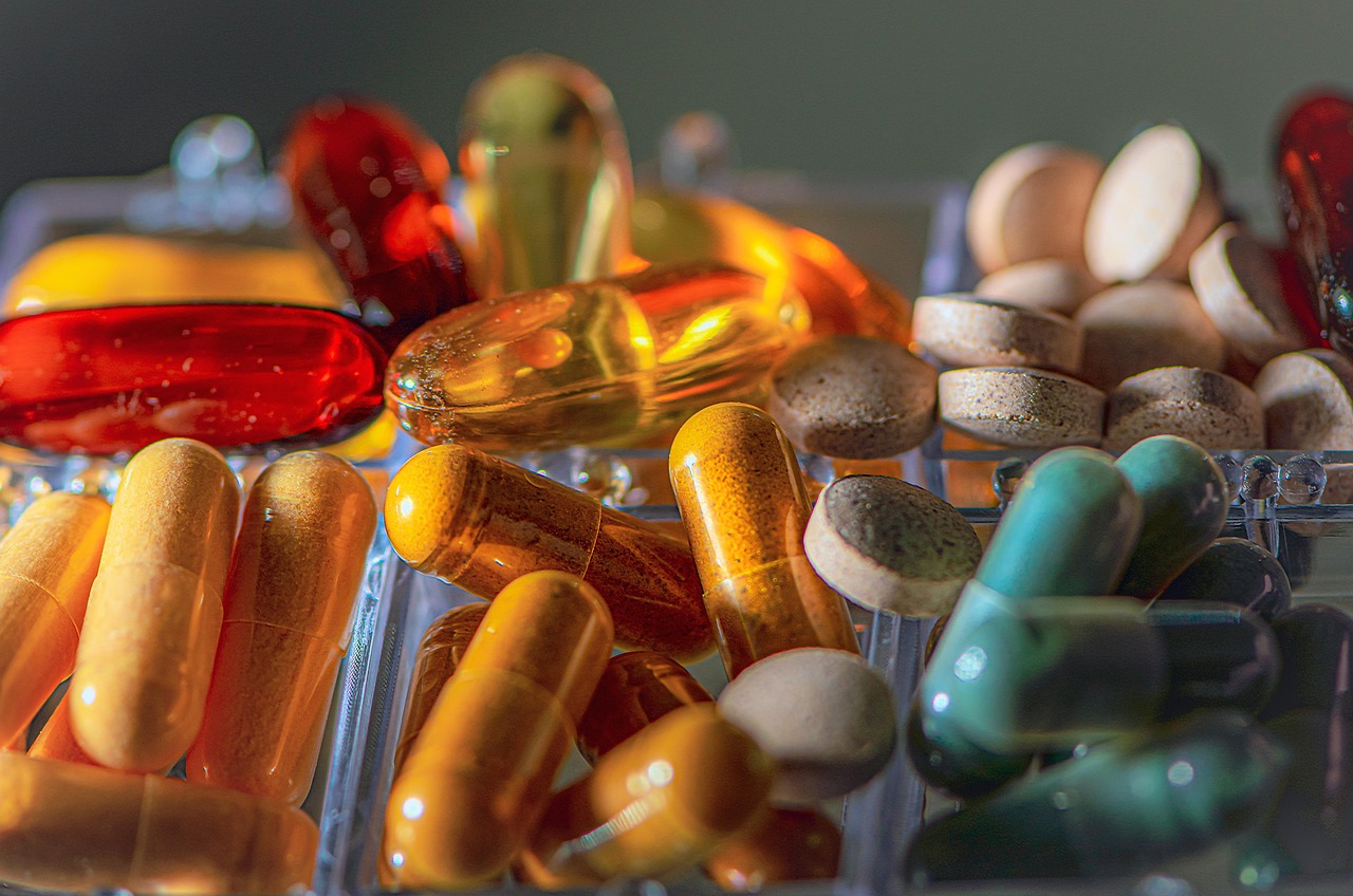 Quercetin Benefits: Flavonoid for Allergies and More 6 vitamins, pills, pharmacy, medication, macro, in a box, colorful meds, supplements, pharma, microelements, health, benefit fr