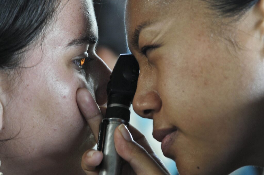 How to Find an Eye Doctor (Ophthalmologist vs Optometrist) Near You