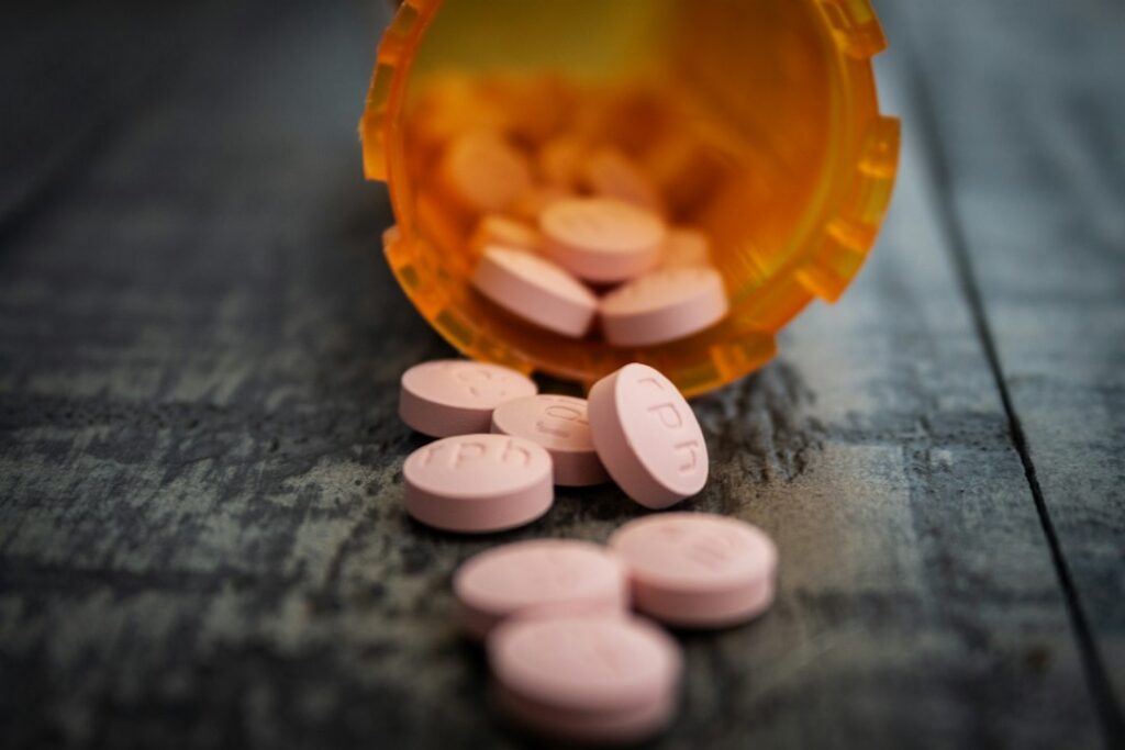 Tramadol vs Hydrocodone: Pain Medication Differences and Risks