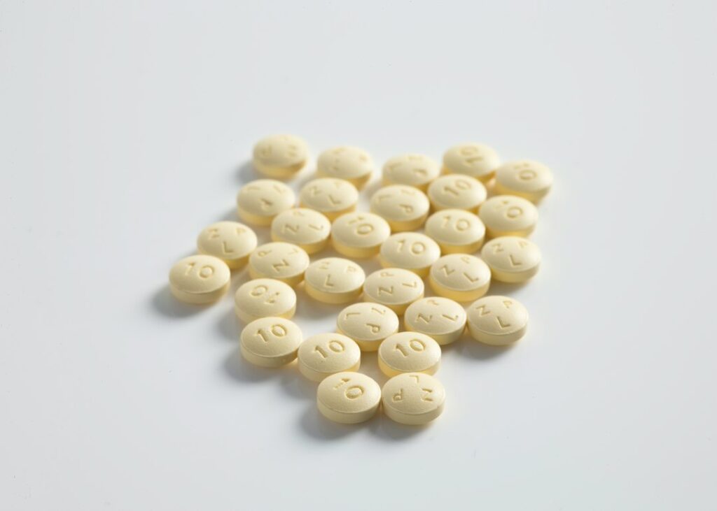 Tylenol vs Acetaminophen: Differences, Uses, and Which Is Better